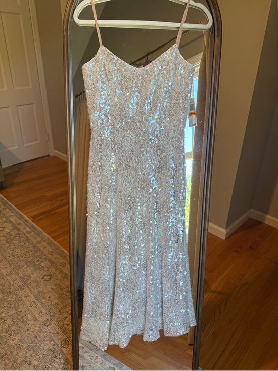 Dress the Population Dresses & Skirts - Dress the Population Champagne Lace Midi Dress